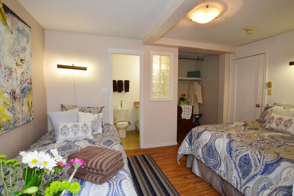 Marketa'S Bed And Breakfast Victoria